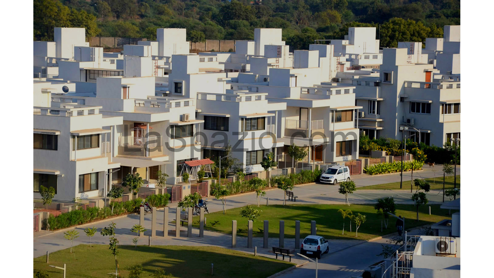 Laspazio Street Landscaping