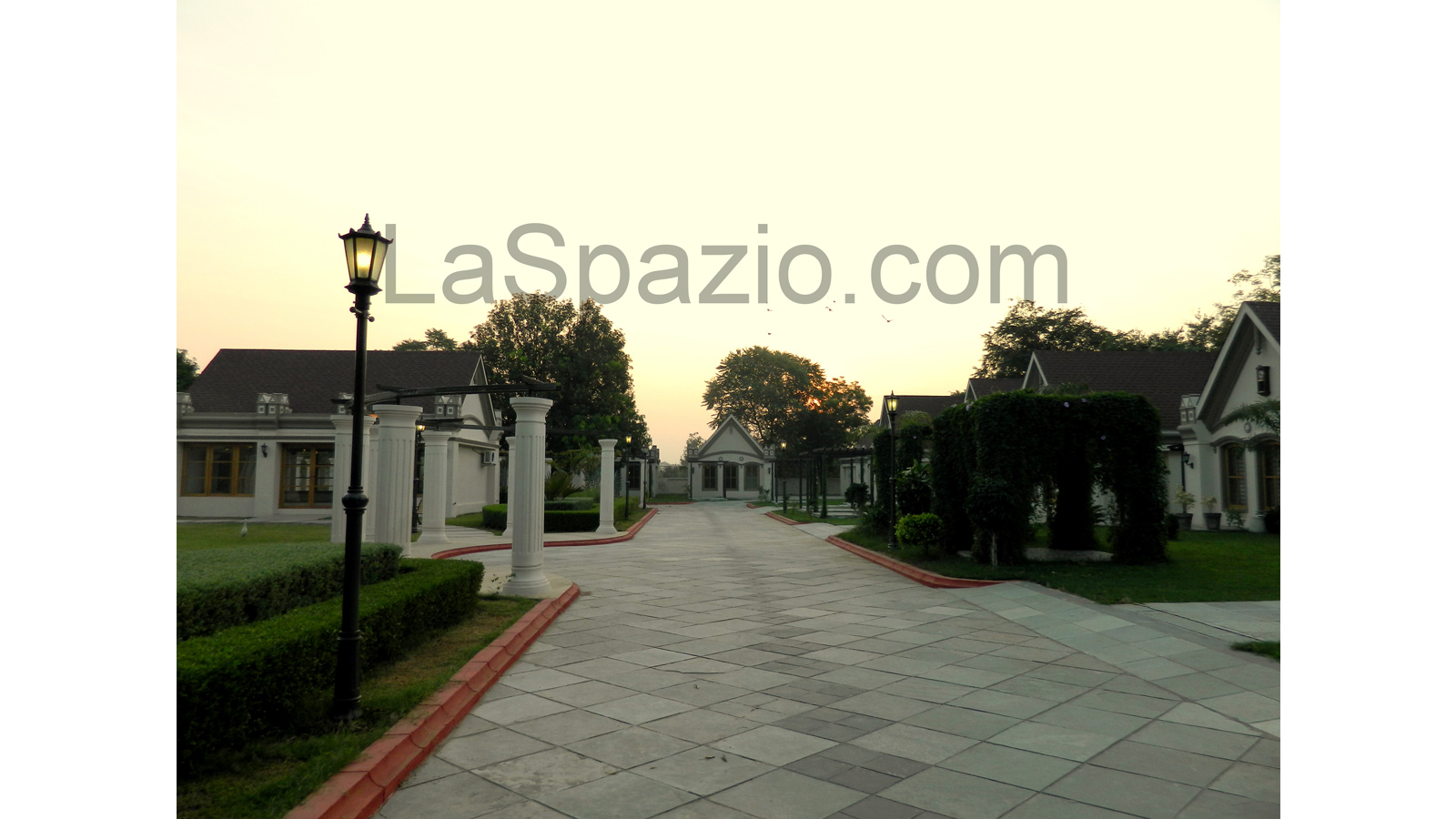 Laspazio Farm House Landscape Road